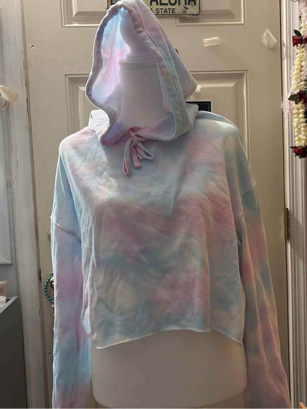 CROPPED HOODIE/SWEATER